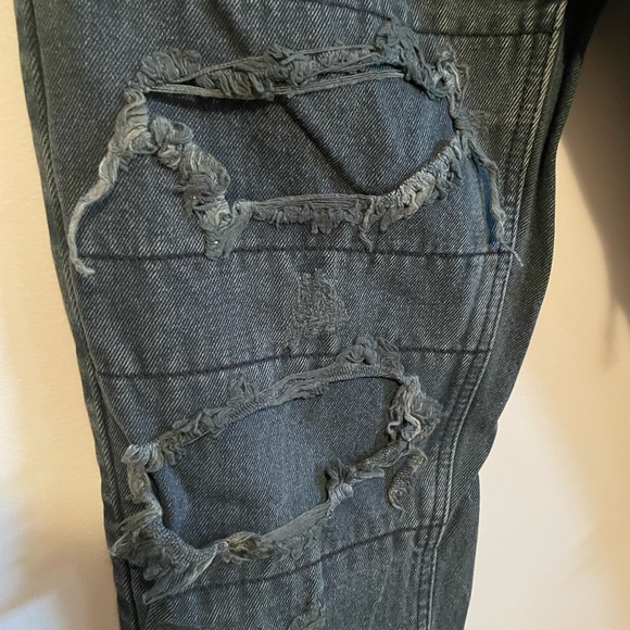 One + One Teaspoon ripped grey jeans. Straight cut - Picture 3 of 3